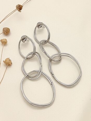 Boucles d'oreilles argentées pendantes ovales irréguliers 2