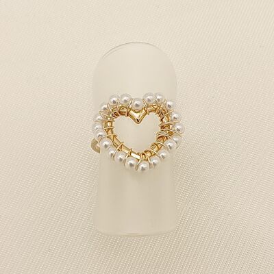 Golden heart ring surrounded by pearls