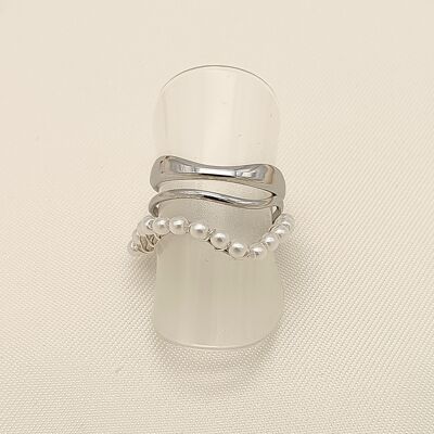 Anillo de plata con perlas y líneas de triple onda