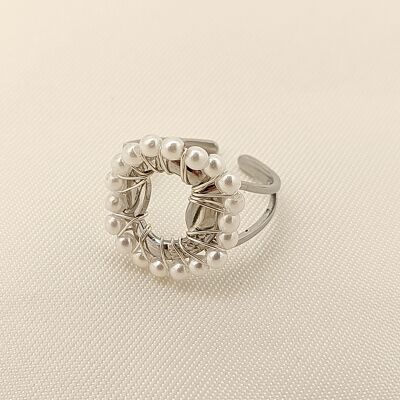 Silver circle ring surrounded by pearls