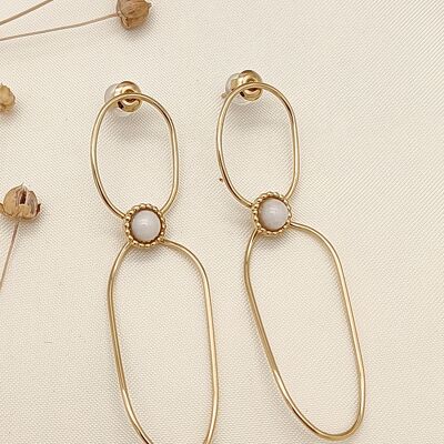 Gold 8-shaped earrings with white stone
