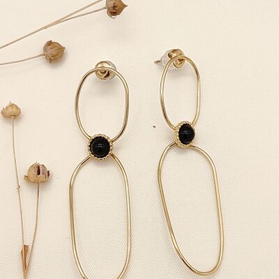 Gold 8-shaped earrings with black stone