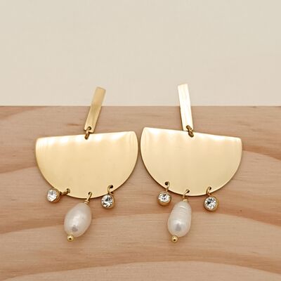 Halbrunde goldene Ohrringe mit Perle und baumelnden Strasssteinen