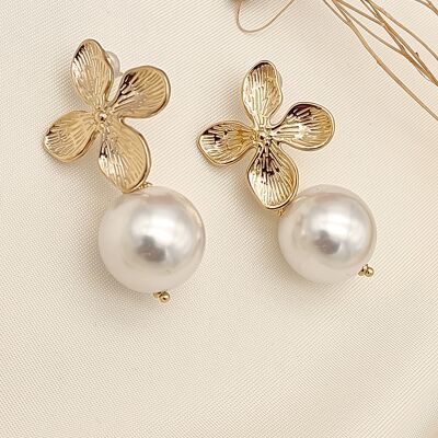 Boucles d'oreilles dorées fleur perle pendante