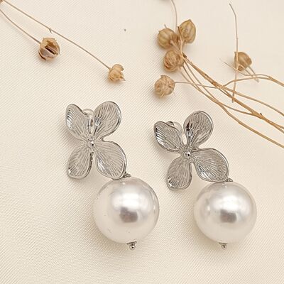 Silver flower pearl dangling earrings