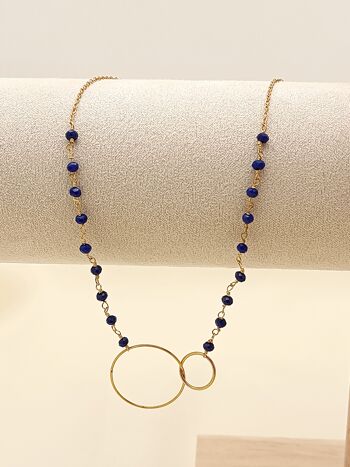 Collier cercles entremêlés et perles bleues 1