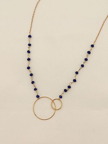 Collier cercles entremêlés et perles bleues 2