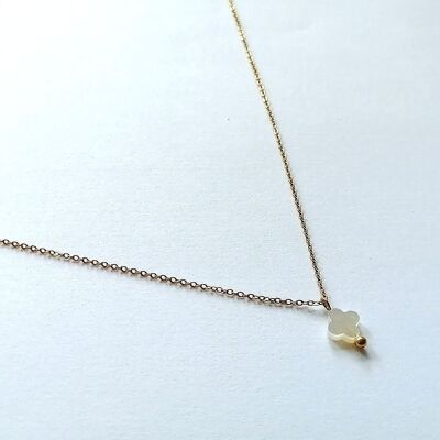 Clover Necklace in Natural Mother-of-Pearl and Gold Stainless Steel - Timeless Elegance