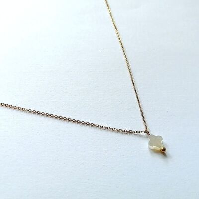 Clover Necklace in Natural Mother-of-Pearl and Gold Stainless Steel - Timeless Elegance