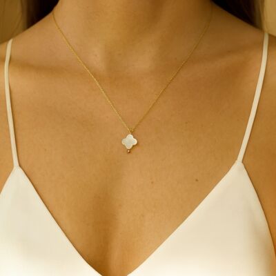 Collier Trèfle en Nacre Naturelle et acier inoxydable doré - Élégance Intemporelle