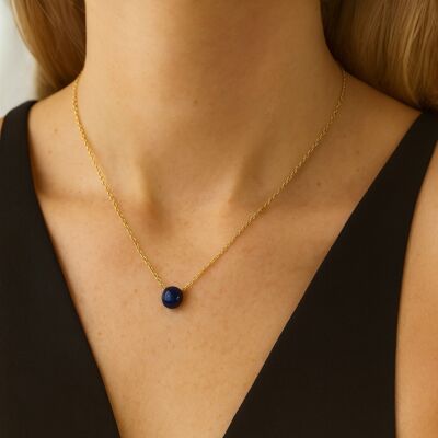 Collar minimalista de acero inoxidable dorado y lapislázuli