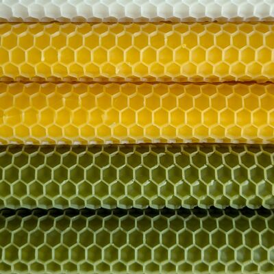 Velas cónicas de cera de abejas enrolladas en forma de panal