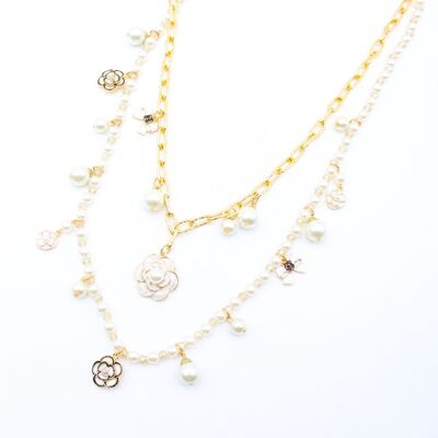 Long necklace with pearls, charms and cabochons