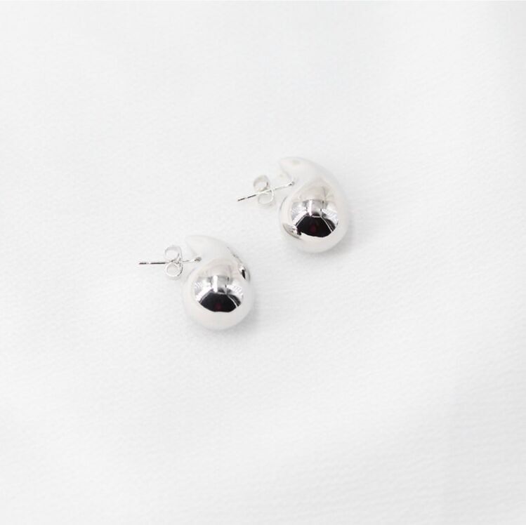 Piccoli orecchini pendenti