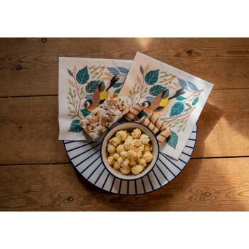Serviettes en papier Chardonneret au feuillage conçues par Claire Tuxworth 4