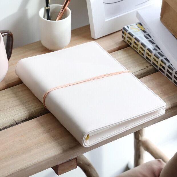 Nachfüllbares Notizbuch aus rosa veganem Leder