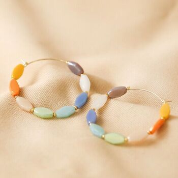 Boucles d'oreilles créoles en perles de verre colorées 1