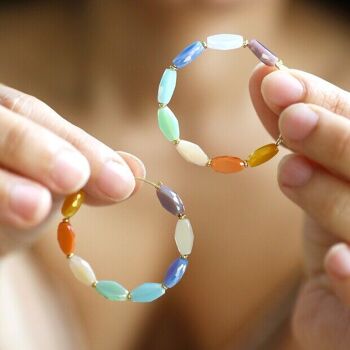 Boucles d'oreilles créoles en perles de verre colorées 5