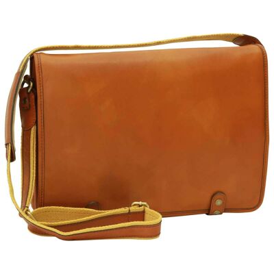 Messenger bag in nappa calfskin. Gold