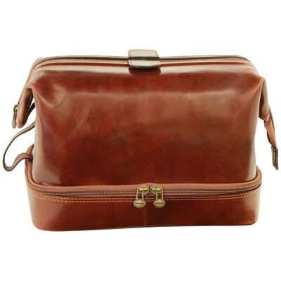 Leather beauty case. Brown