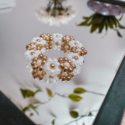 Flower ring made of glass beads GOLD WHITE
