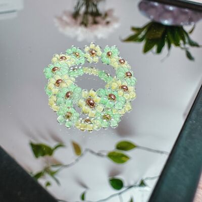 Anello fiore realizzato con perle di vetro LUCI AL NEON