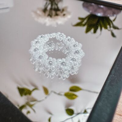 Flower ring made of glass beads WHITE SILVER
