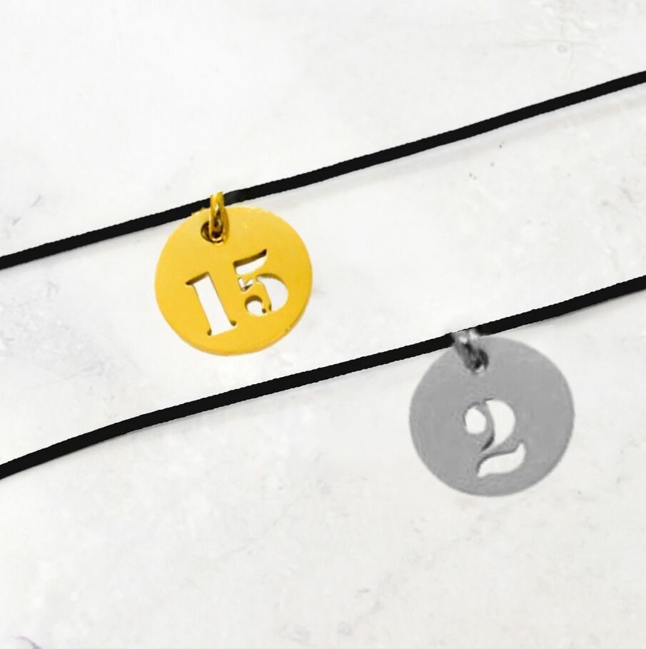 Set mit 32 durchbrochenen 27-mm-Quastenkordelarmbändern mit Nummer