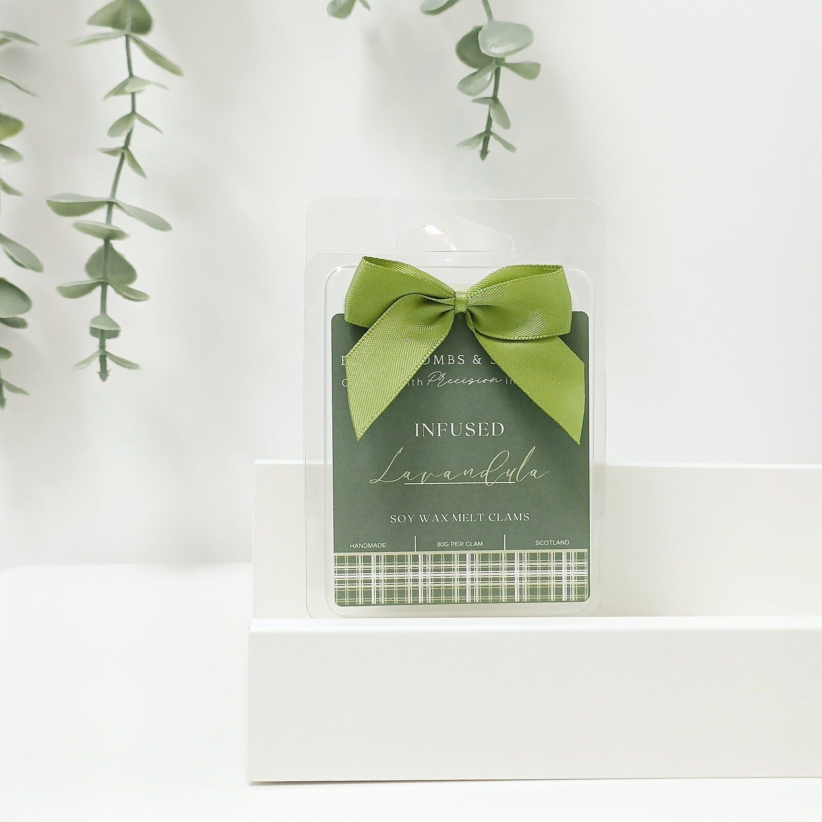 La cera infusa di lavanda si scioglie