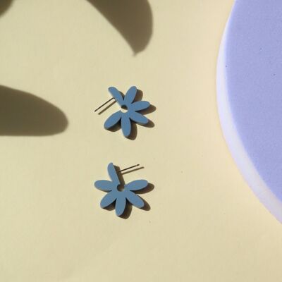 Boucles d'oreilles créoles Fleur en acrylique et acier inoxydable bleu poudré