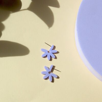 Flower earrings made of acrylic and stainless steel in lilac