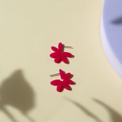 Boucles d'oreilles créoles Fleur en acrylique et acier inoxydable en mûre