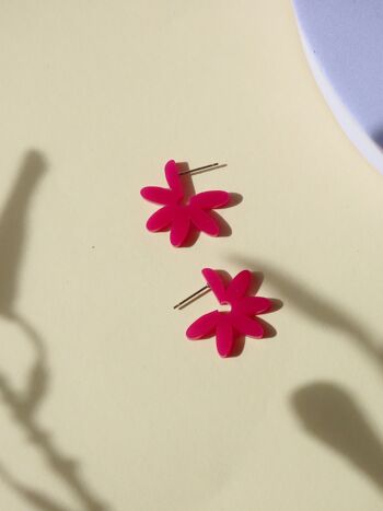 Boucles d'oreilles créoles Fleur en acrylique et acier inoxydable en mûre 5