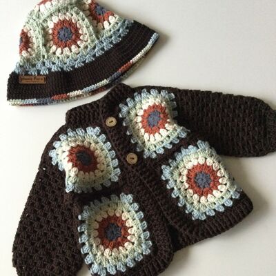 Handgefertigte Vintage-Baby-Strickjacke und Mütze aus Bio-Baumwolle -