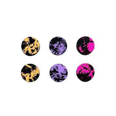 Boucles d'oreilles en bois peintes à la main avec mini clous texturés jaune fluo et violet