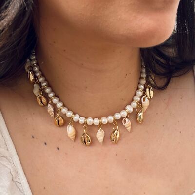 CALVI Halskette aus Edelstahl und Muscheln – Gold/Natur