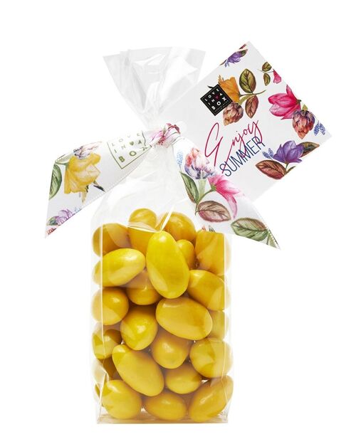 Chocolate Almonds Passion fruit – roasted almonds covered with white chocolate and passion fruit summer edition