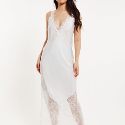 Liquorish Lace Detailed V-Neck Maxi Dress In White