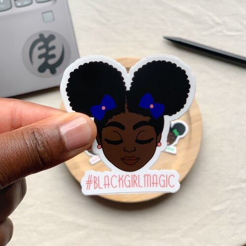 Sticker|  Schwarzes Mädchen mit 2 Afrohairpuff Blackgirlmagic 65 x 67 mm