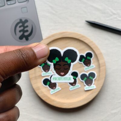 Sticker| Schwarzes Mädchen mit 2 Afrohairpuff grün Brownskingirl 33 x 34 mm