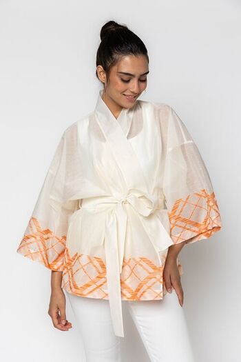 Kimono court blanc avec broderie 4