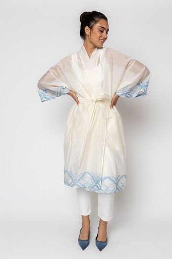 Kimono blanc avec broderie 2