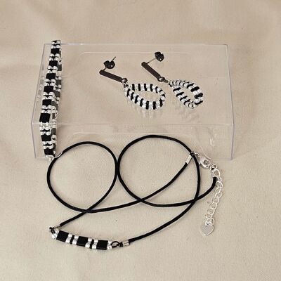 Conjunto de collar, pulsera y pendientes en negro y plata