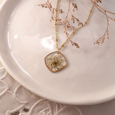 Dainty Golden Queen Anne's flower necklace diamond style
