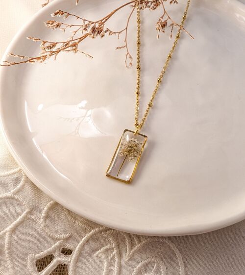 Dainty Golden Queen Anne's flower necklace honey style