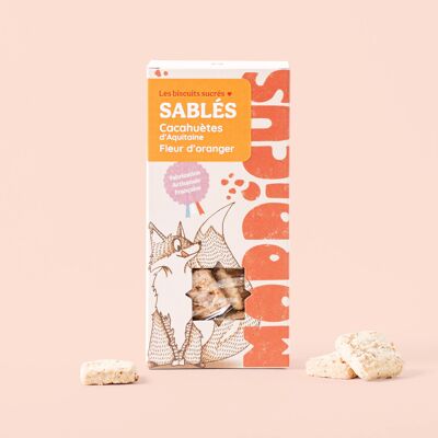 Cuadritos de galletas de mantequilla con cacahuetes landeses asados y azahar