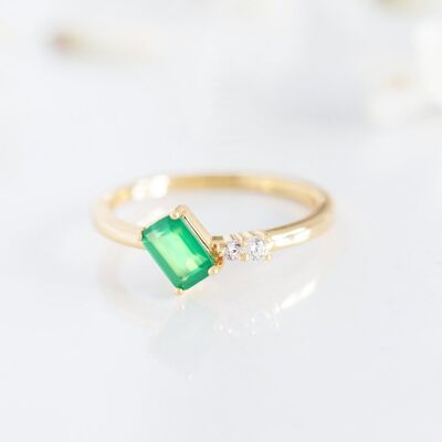 Esempio di vendita - Anello con onice verde Rhea in oro