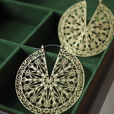 Boucles d'oreilles pendantes en forme de grande roue en filigrane de style grec