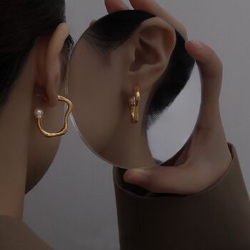Boucle d'oreille créole ligne ondulée dorée Vintage moderne avec perle 2