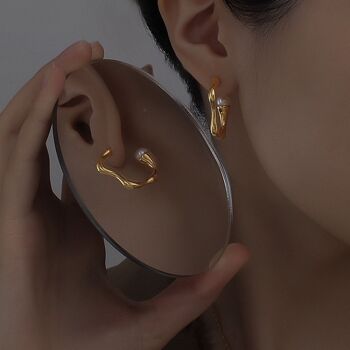 Boucle d'oreille créole ligne ondulée dorée Vintage moderne avec perle 3